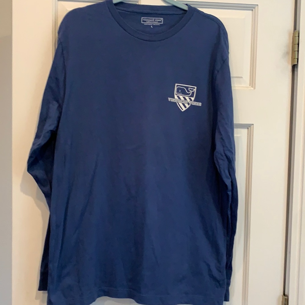Vineyard vines long sleeve tee. Sz large.Worn once. Blue/wht/grnwhale detailing